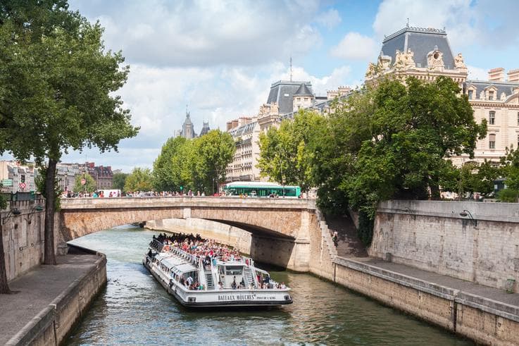 ทัวร์ฝรั่งเศส ปารีส 6 วัน 3 คืน พระราชวังแวร์ซายส์ ล่องเรือบาโตมุชชมแม่น้ำแซน บิน QR