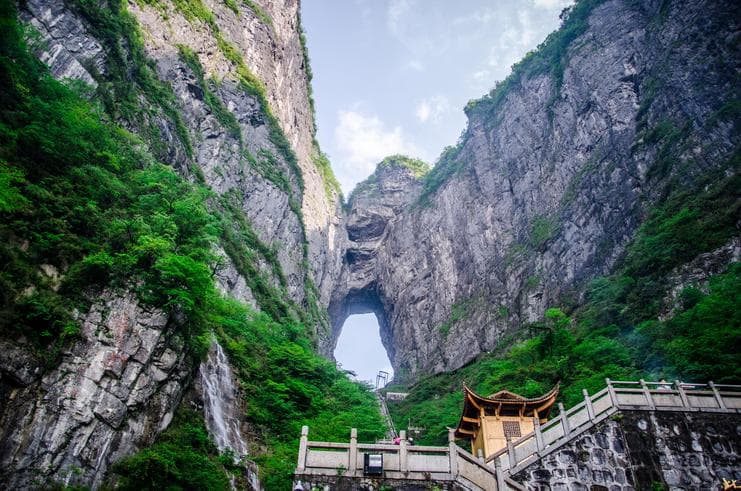 ทัวร์จีน จางเจียเจี้ย 3 วัน 2 คืน ชมถ้ำประตูสวรรค์ สะพานกระจกยาวที่สุดในโลก บิน CZ