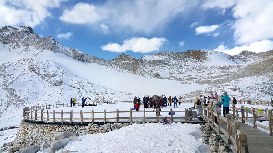ทัวร์จีน เฉินตู 4 วัน 2 คืน อุทยานสวรรค์ภูผาหิมะการ์เซียต๋ากู่ปิงชวน ทะเลสาบต้ากู๋ บิน 8L