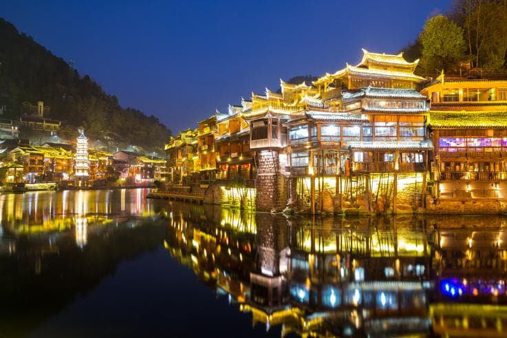 ทัวร์จีน  จางเจียเจี้ย ฟ่งหวง 6 วัน 5 คืน สะพานแก้ว เขาเทียนเหมินซาน สะพานใต้หล้าอันดับหนึ่ง บิน  (WE) 
