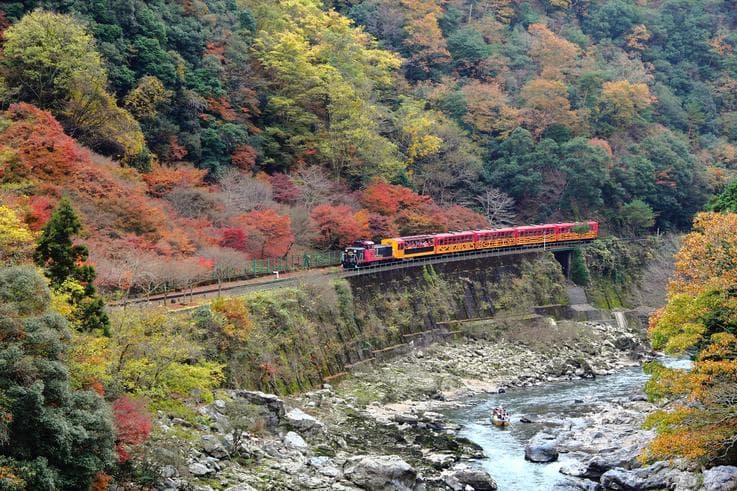 ทัวร์ญี่ปุ่น โอซาก้า โตเกียว 7 วัน 5 คืน นั่งรถไฟสายธรรมชาติโทร็อคโกะ ชมใบไม้เปลี่ยนสีที่ทะเลสาบยามานาคะโกะ บิน TG