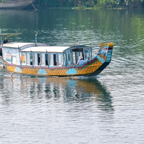 ล่องเรือมังกรแม่น้ำหอม 