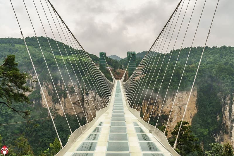 new-glass-bridge-over-the-Zhangjiajie