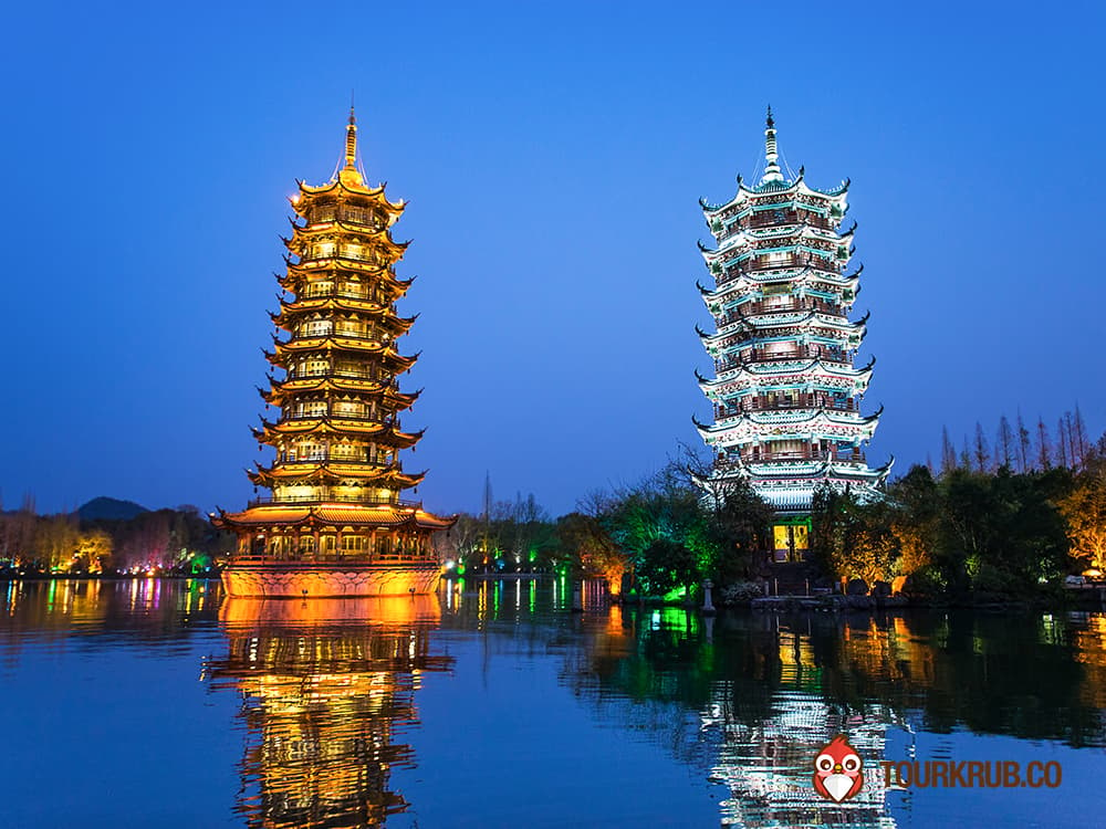 Sun_and_Moon_Pagodas_in_downtown_of_Guilin_Guangxi_Province_China